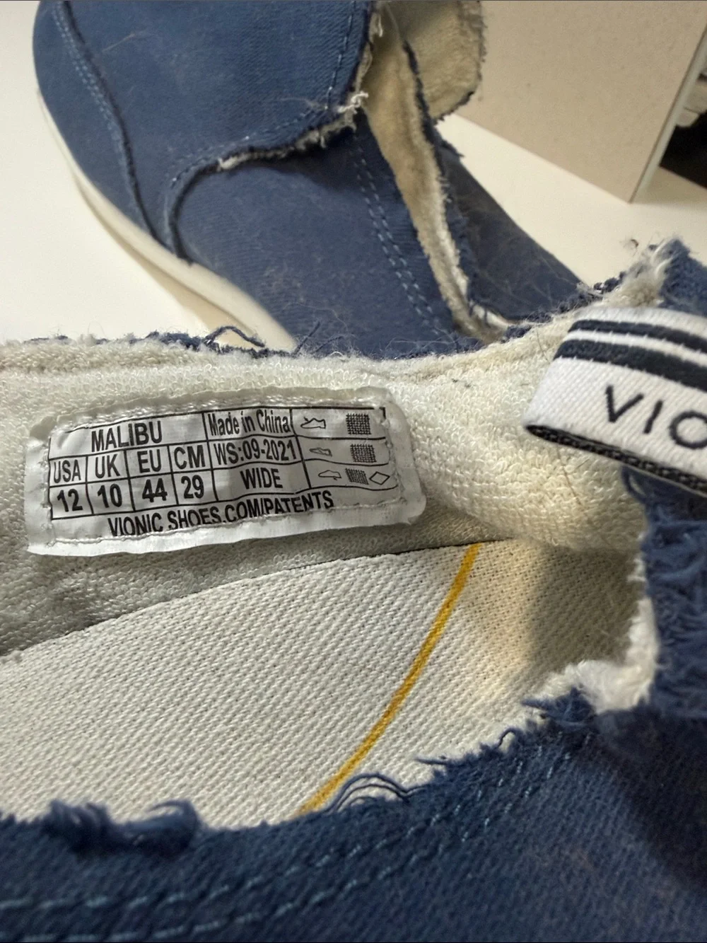 Vionic Malibu size 12W. Navy Slip-On Canvas Shoes with Cream Lining